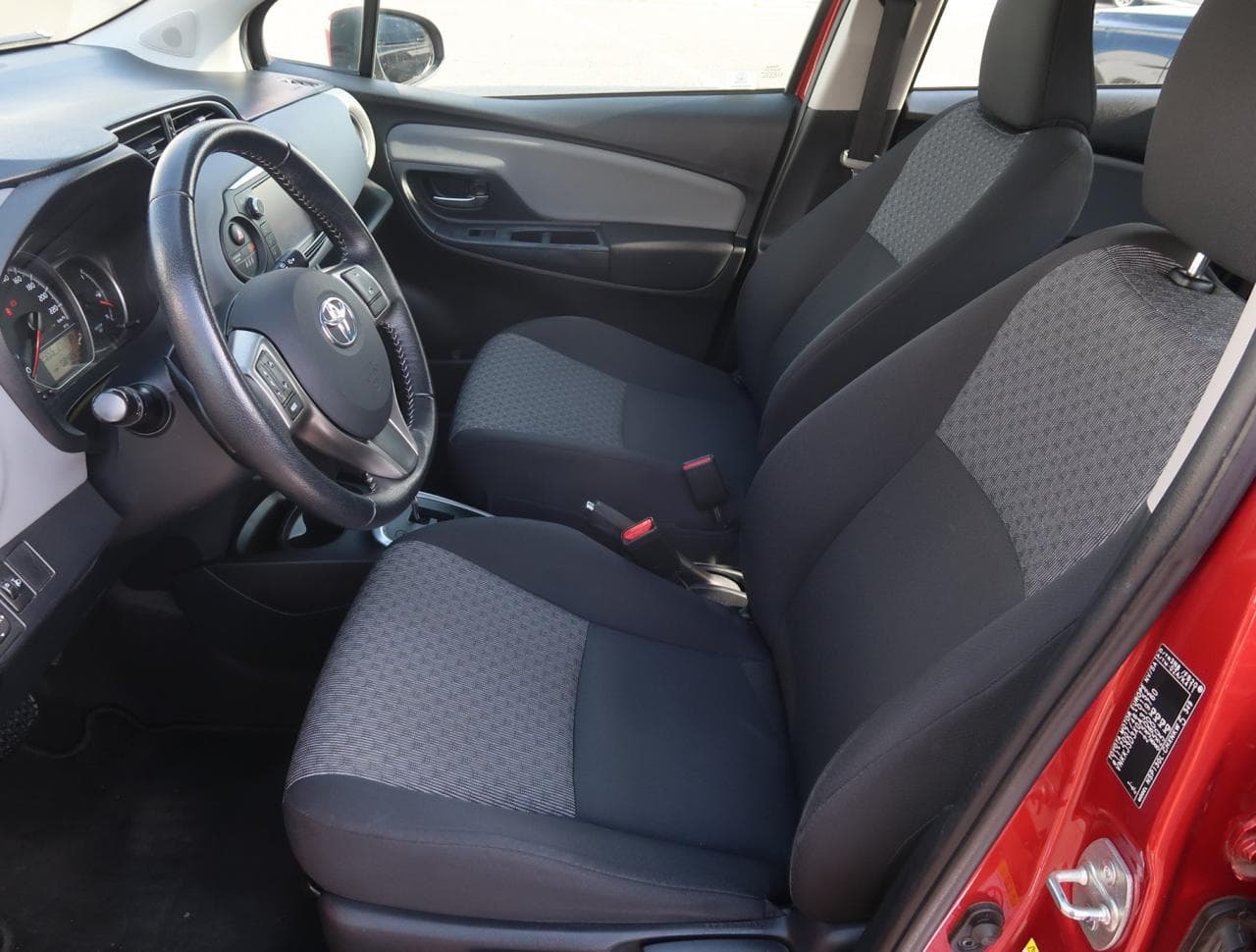 2015 Toyota YARIS - 16
