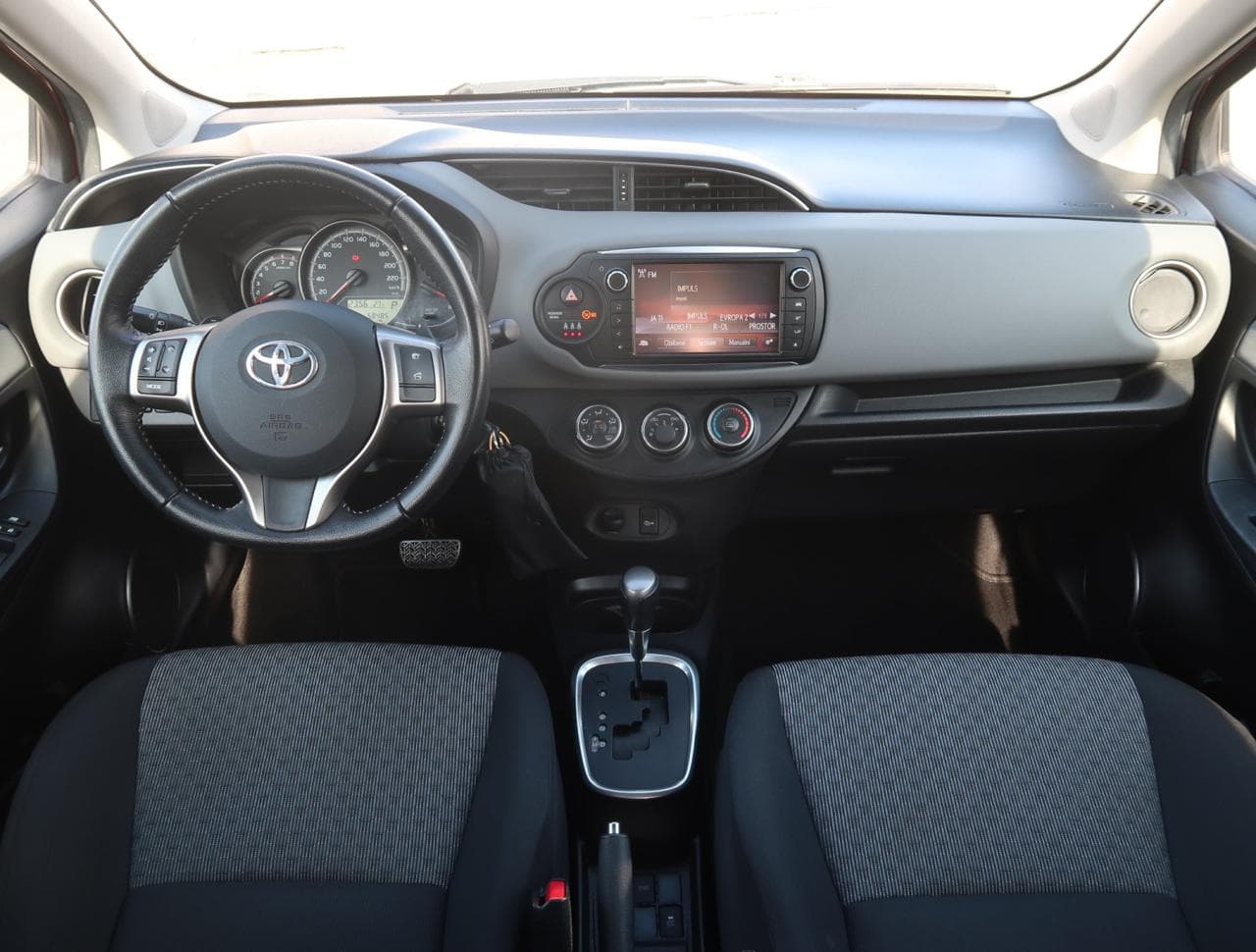 2015 Toyota YARIS - 10
