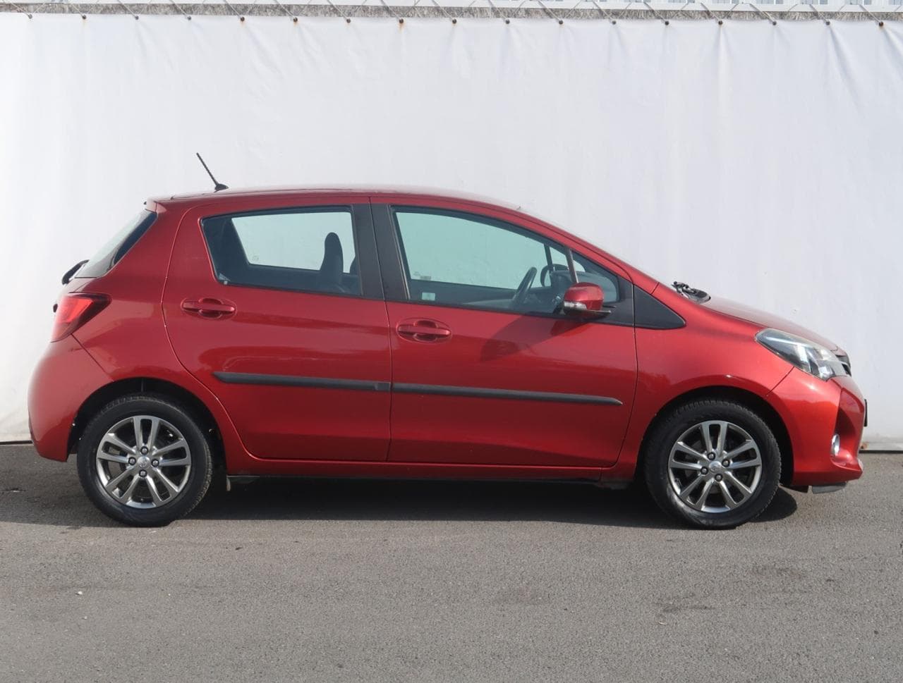 2015 Toyota YARIS - 8