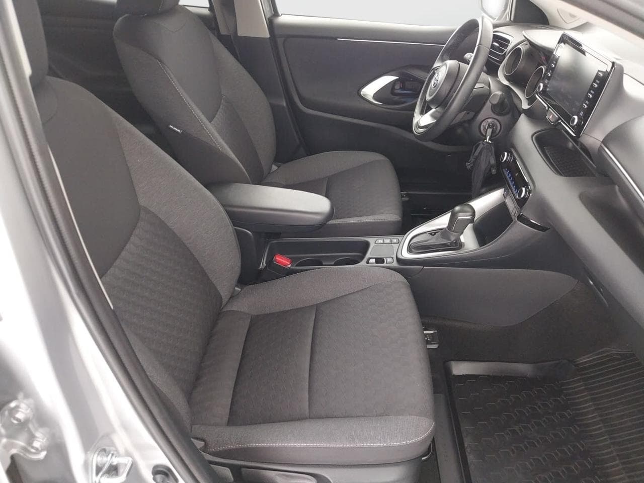 2023 Toyota YARIS - 12