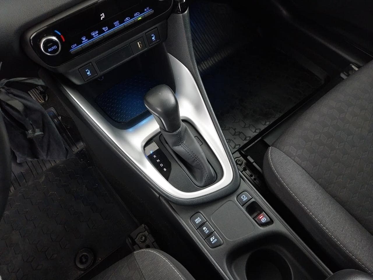 2023 Toyota YARIS - 19