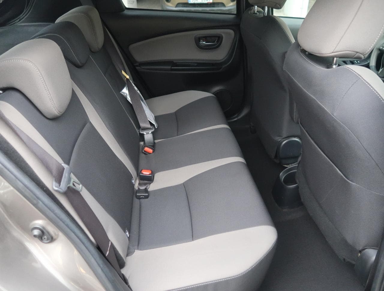 2017 Toyota YARIS - 13