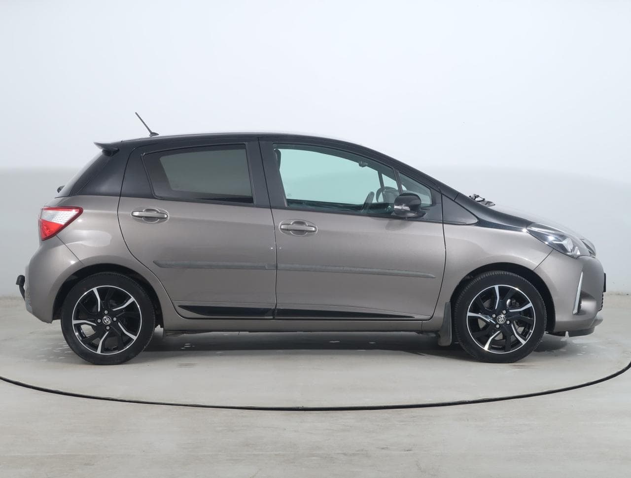 2017 Toyota YARIS - 8