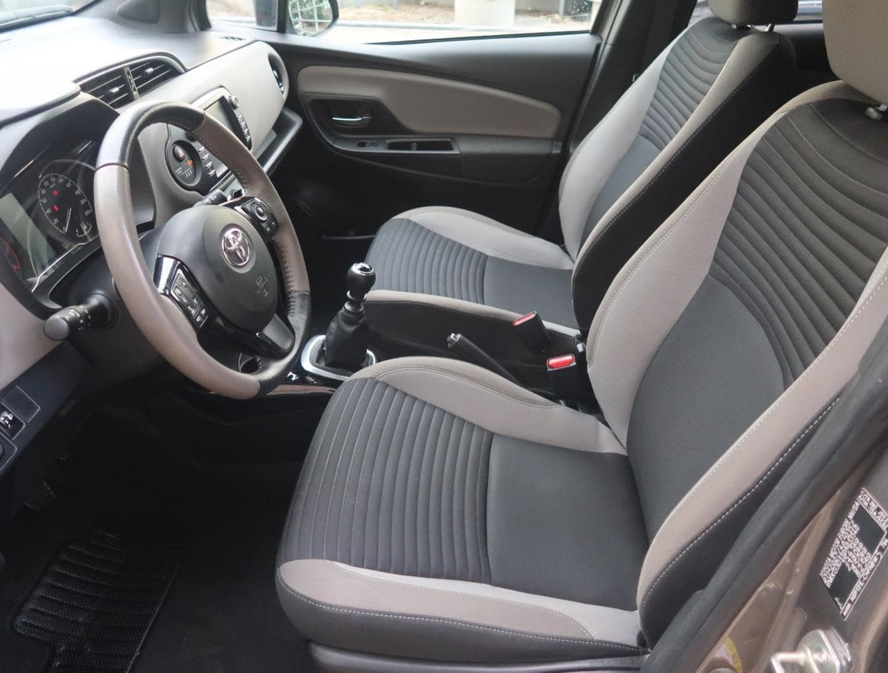 2017 Toyota YARIS - 16