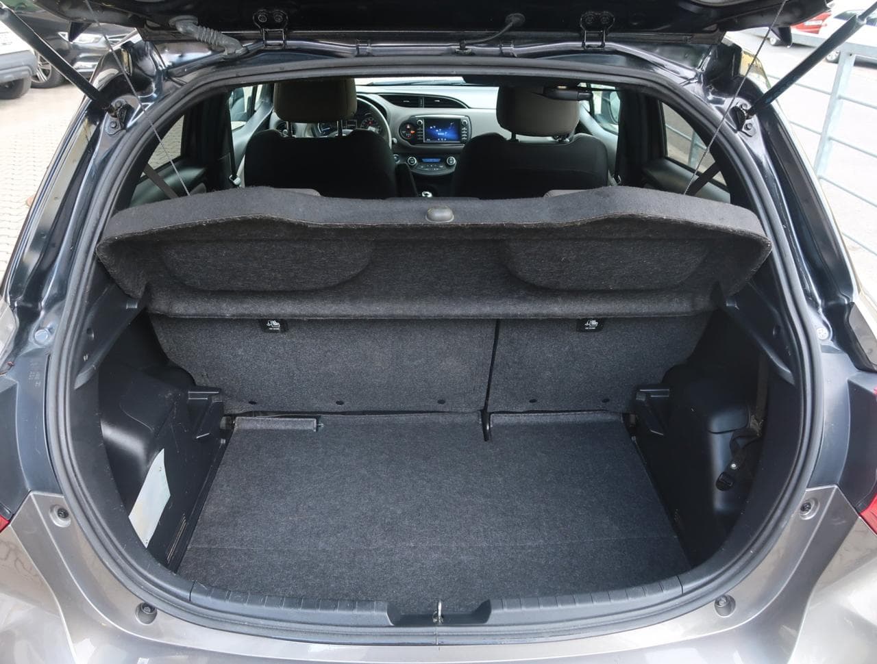 2017 Toyota YARIS - 19