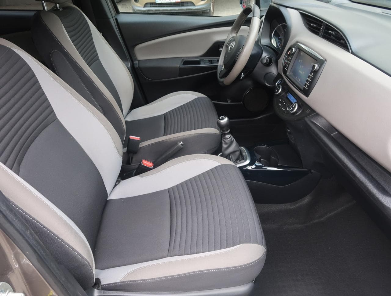 2017 Toyota YARIS - 12
