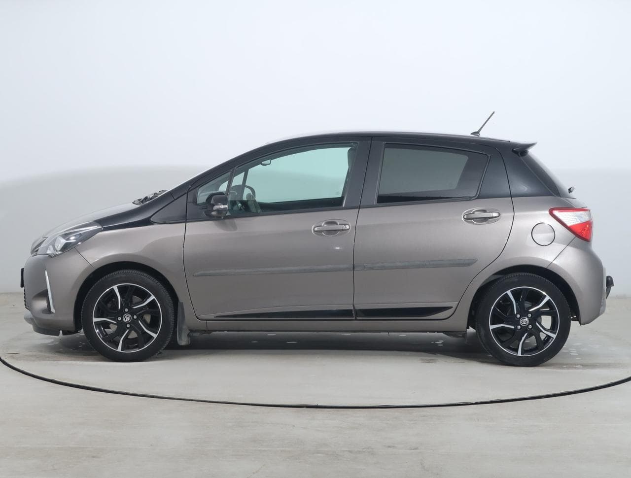 2017 Toyota YARIS - 4