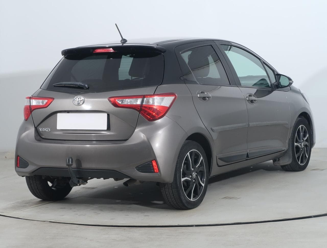 2017 Toyota YARIS - 7