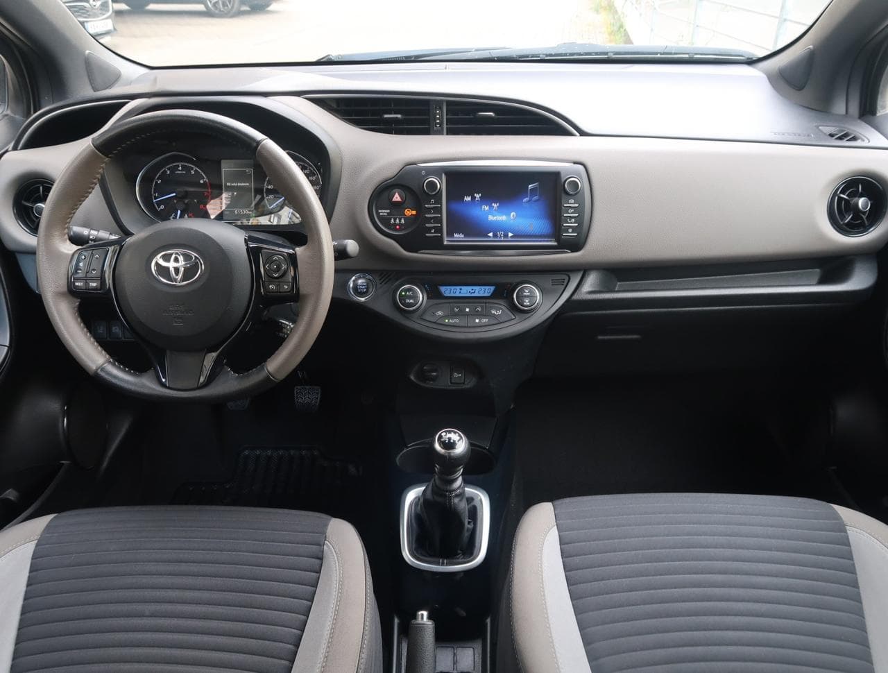 2017 Toyota YARIS - 10