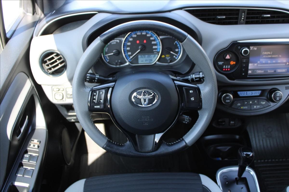 2016 Toyota YARIS - 10