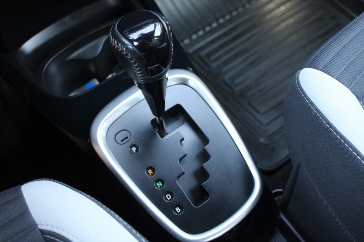2016 Toyota YARIS - 16