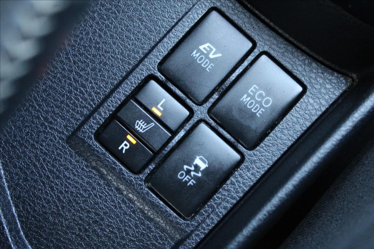 2016 Toyota YARIS - 17