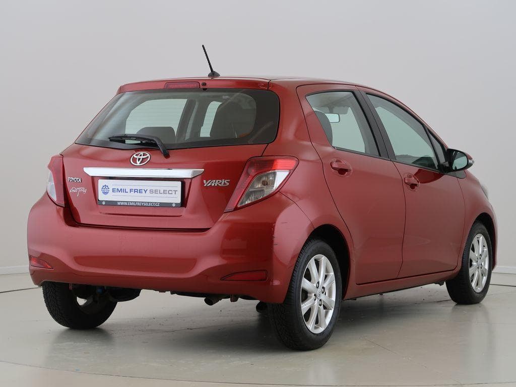 2012 Toyota Yaris - 9