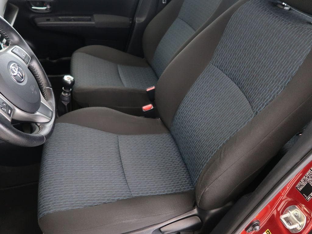 2012 Toyota Yaris - 17