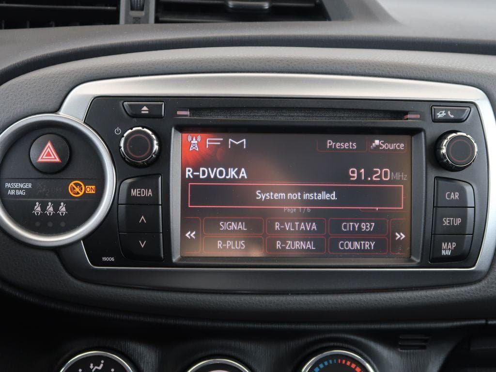 2012 Toyota Yaris - 33