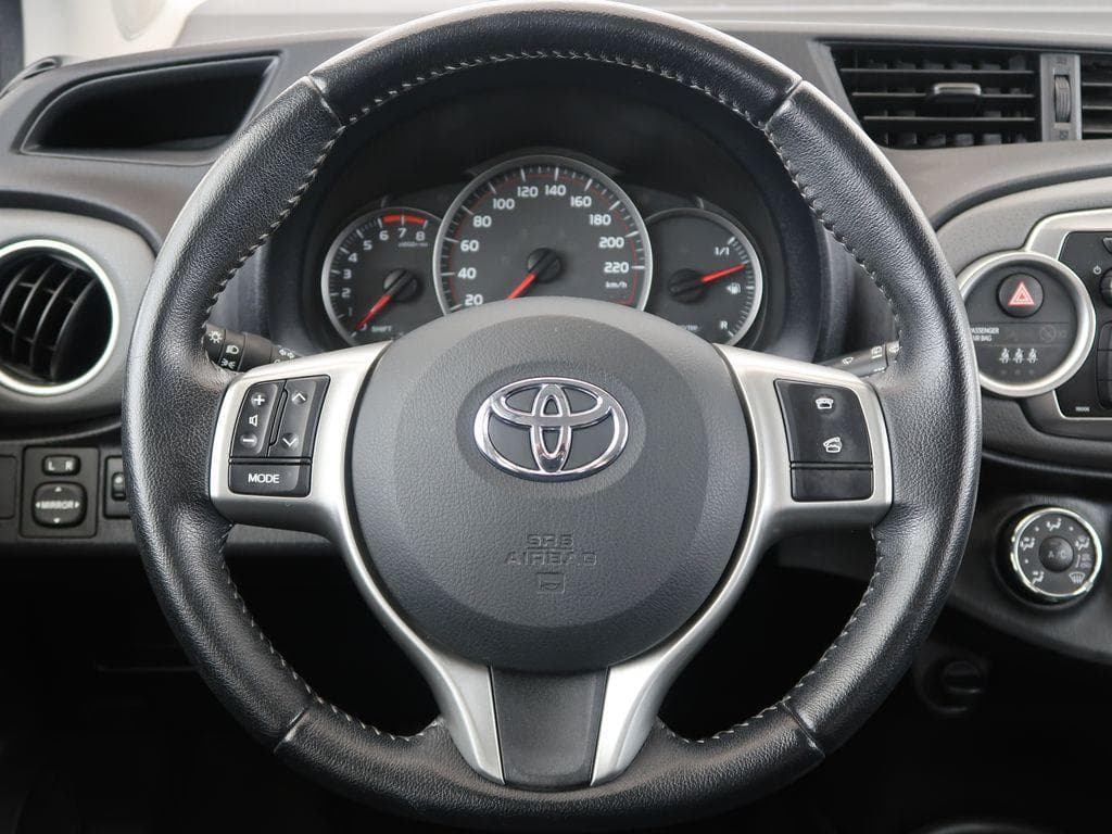 2012 Toyota Yaris - 27