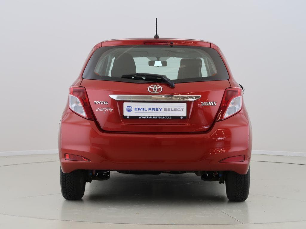 2012 Toyota Yaris - 11