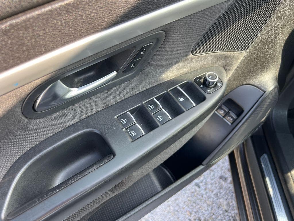 2011 Volkswagen Eos - 7