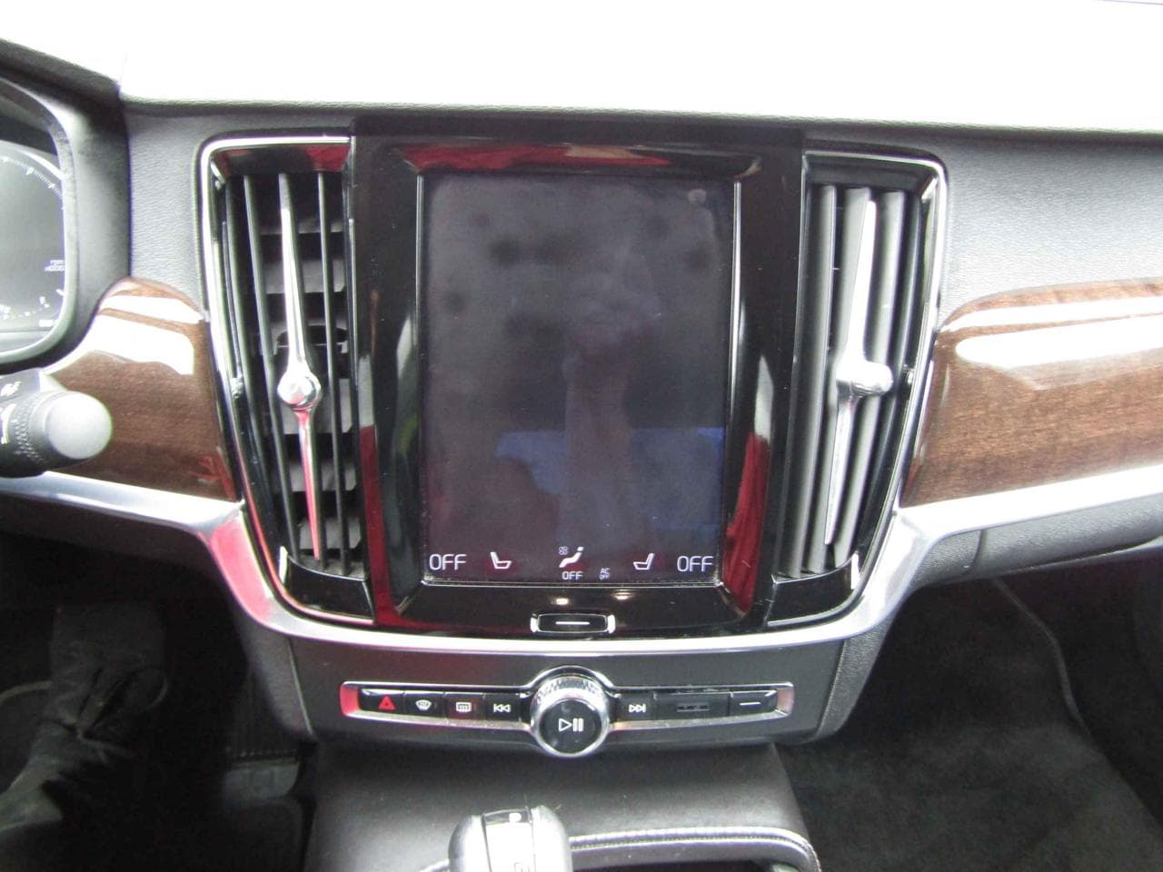 2017 Volvo S90 - 16