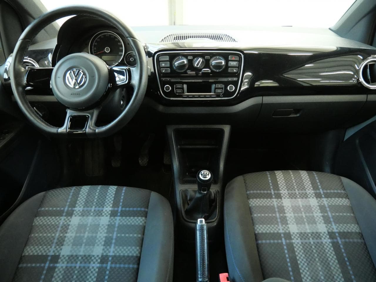 2016 Volkswagen UP! - 8