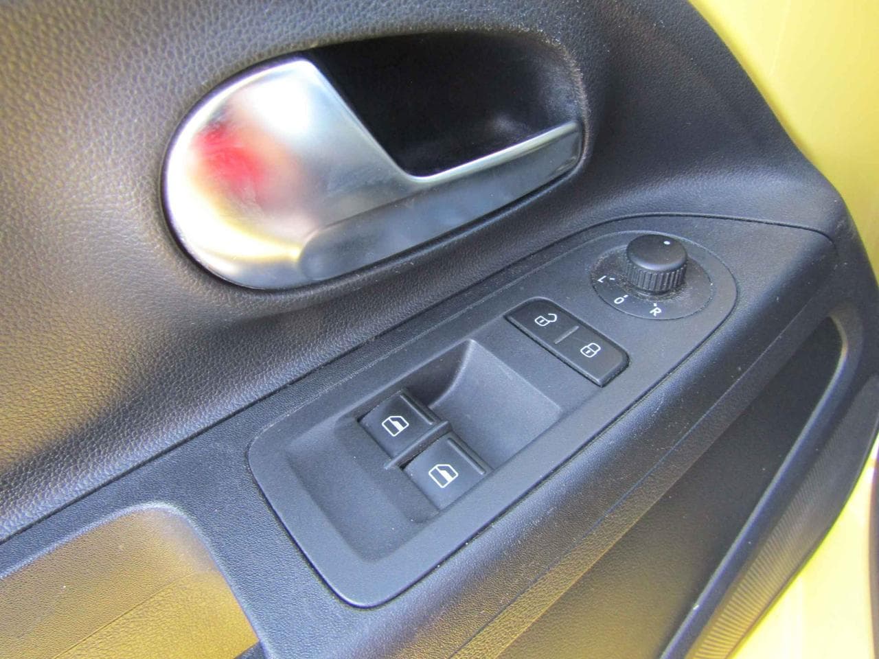 2015 Volkswagen UP! - 13