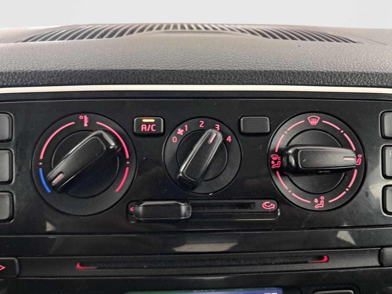 2014 Volkswagen UP! - 19