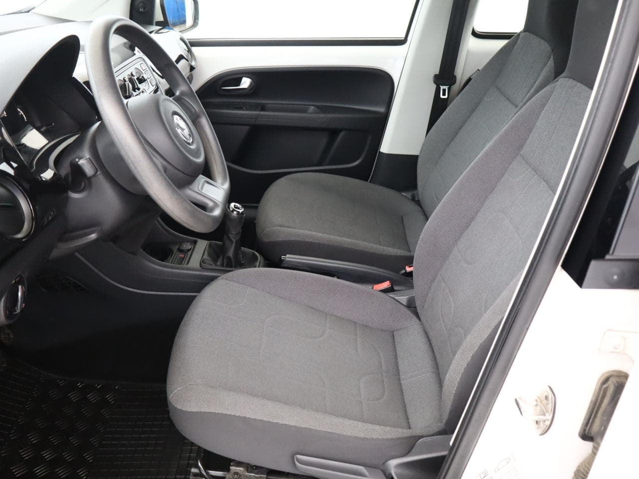 2015 Volkswagen UP! - 13
