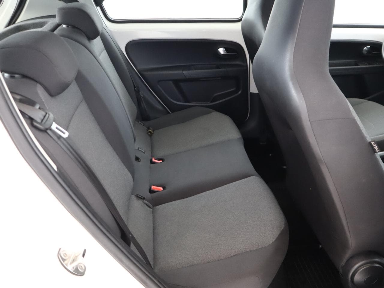 2015 Volkswagen UP! - 11