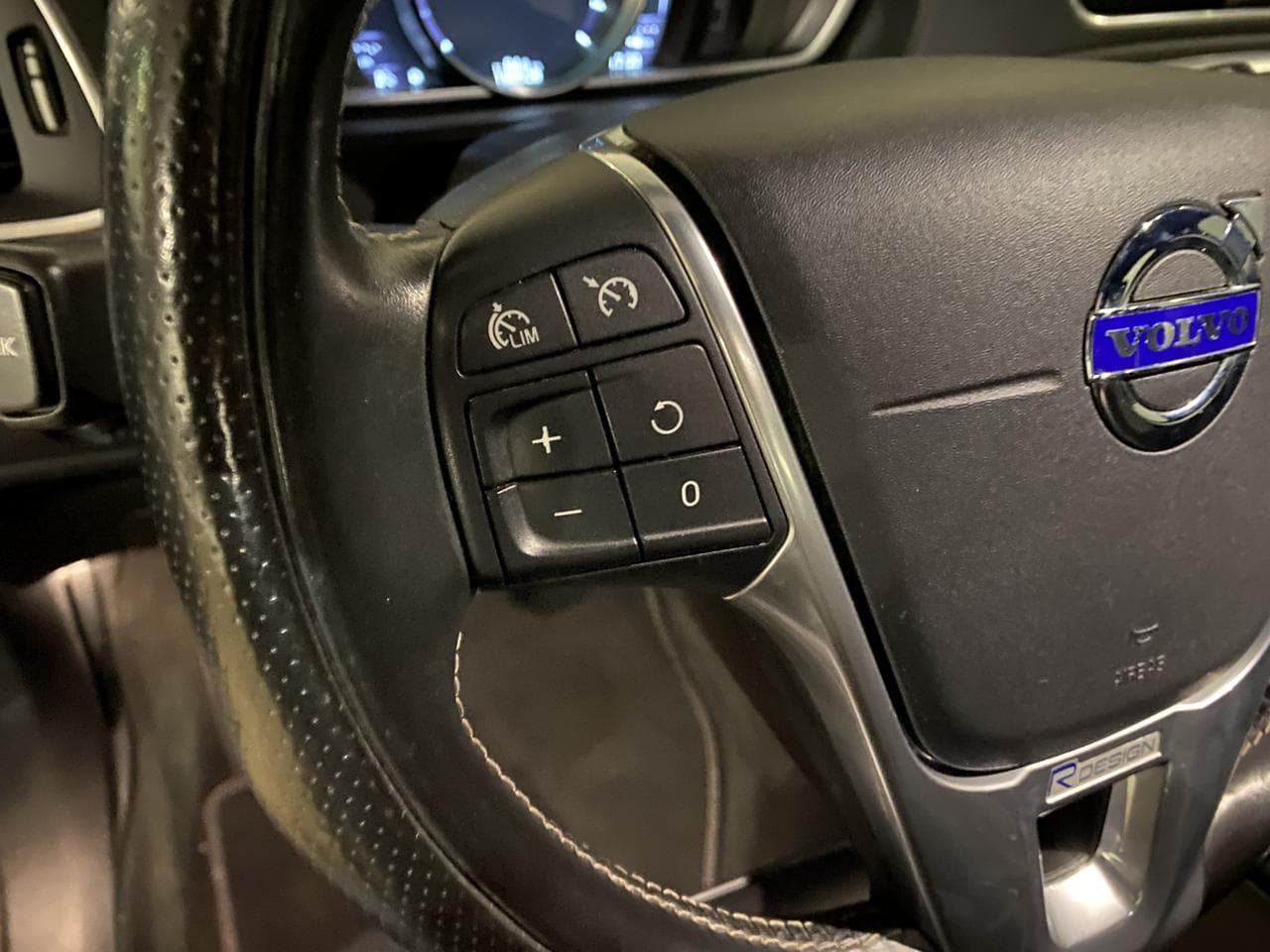 2015 Volvo V40 - 13