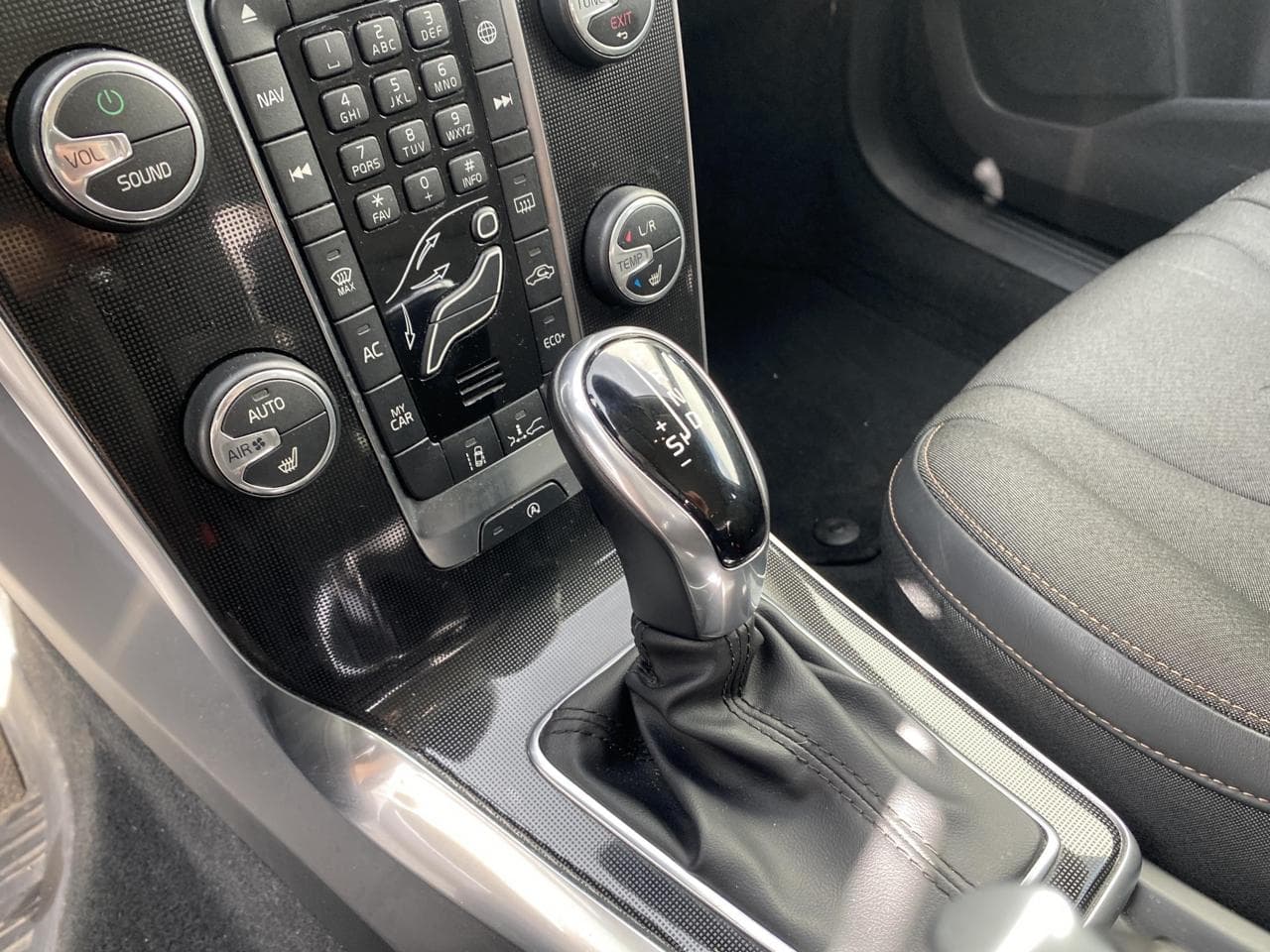 2018 Volvo V40 - 16