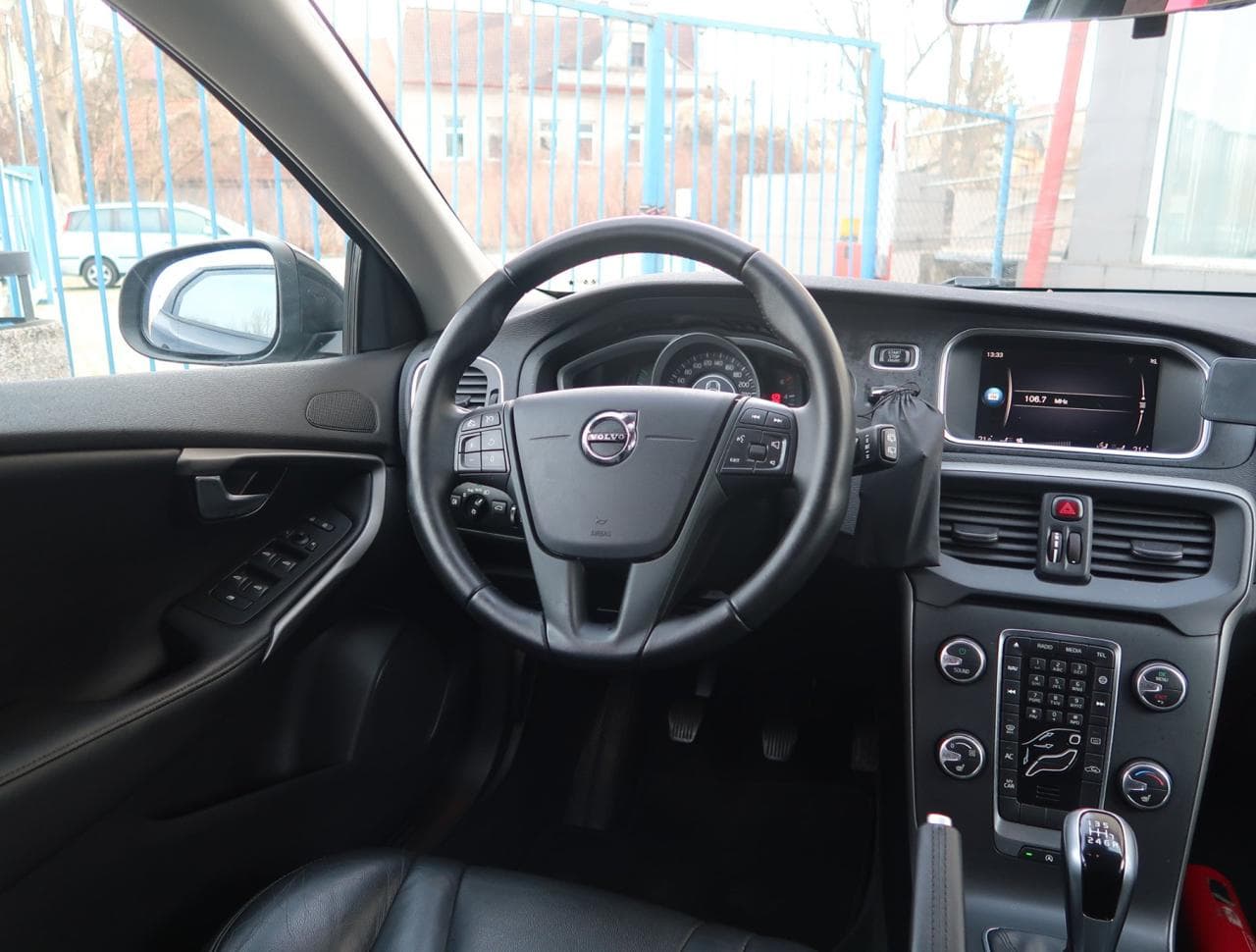 2017 Volvo V40 - 9