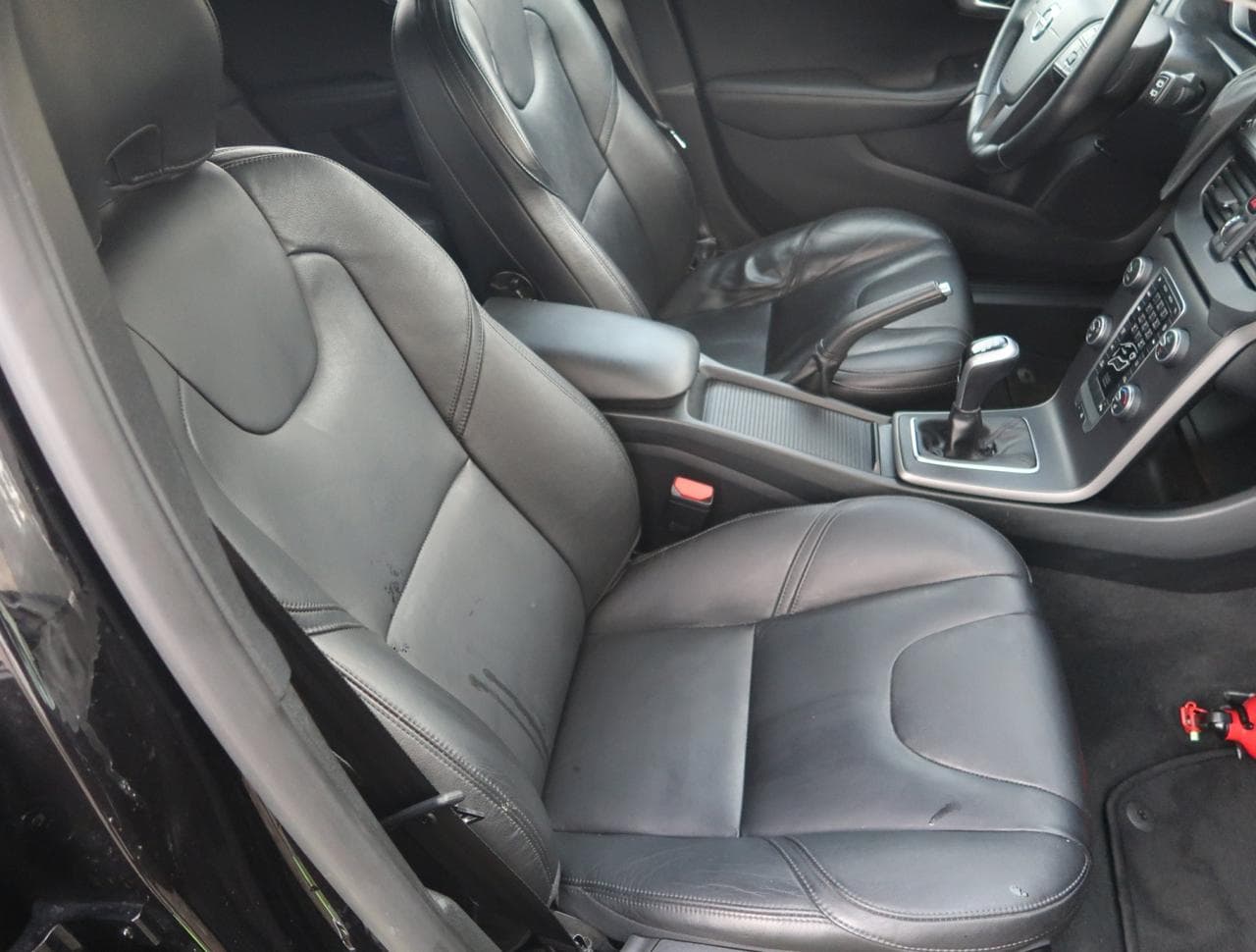 2017 Volvo V40 - 12