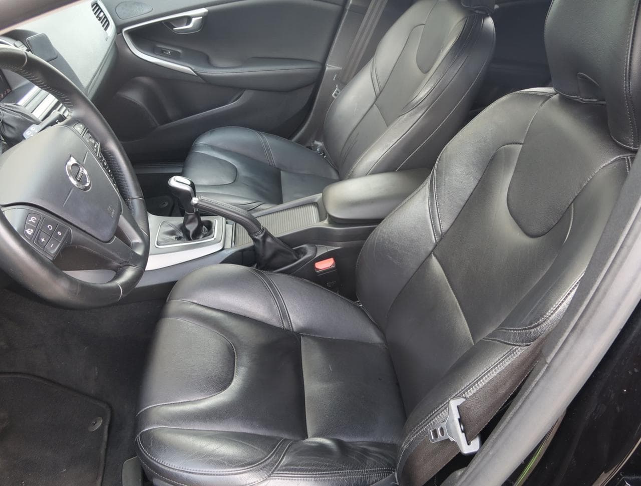 2017 Volvo V40 - 16
