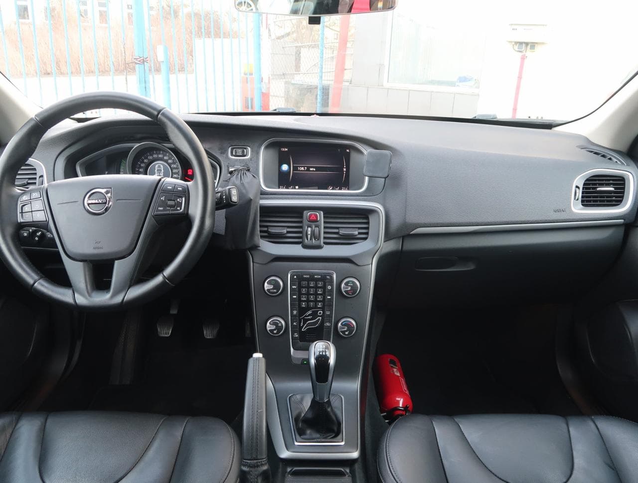 2017 Volvo V40 - 10