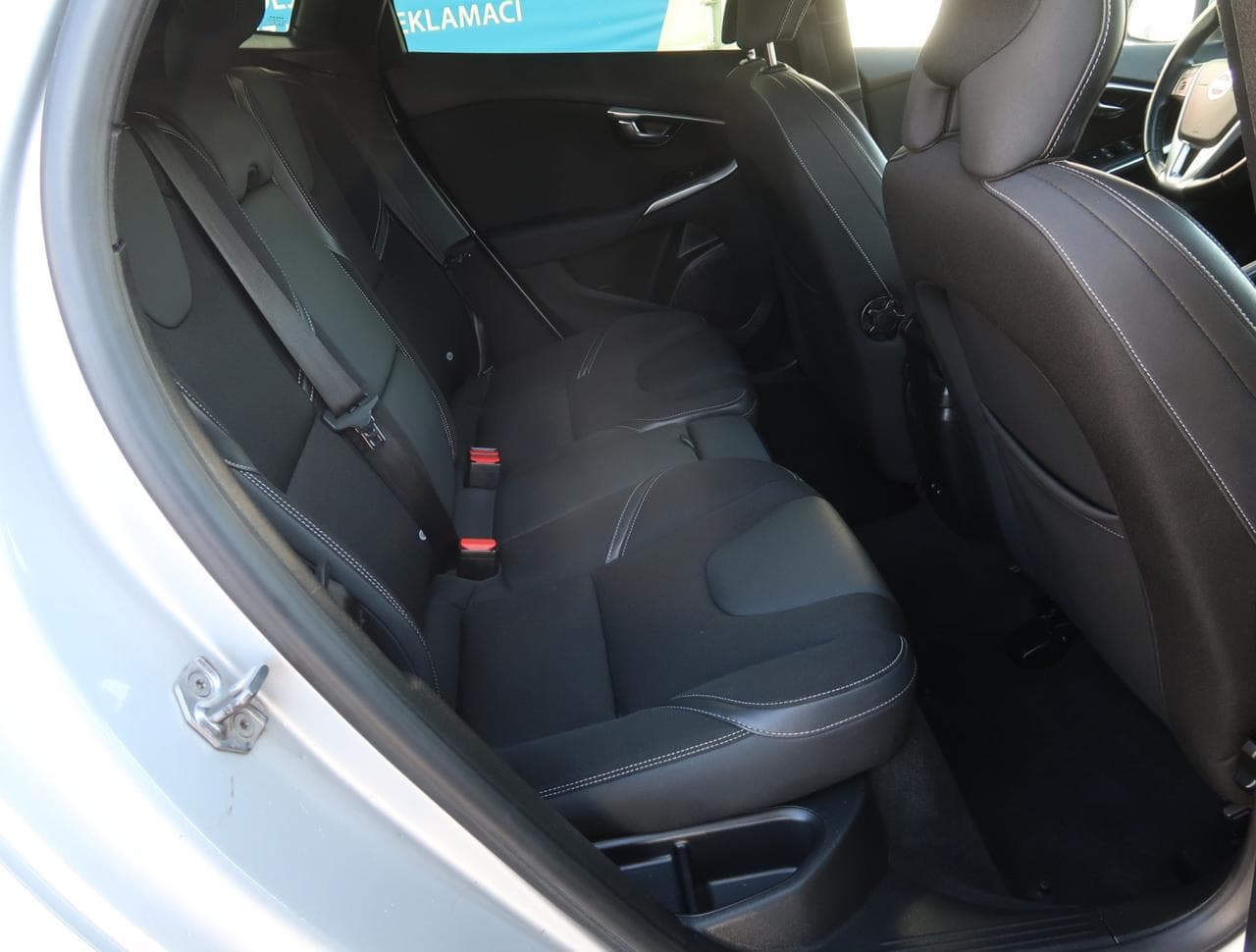 2016 Volvo V40 - 13