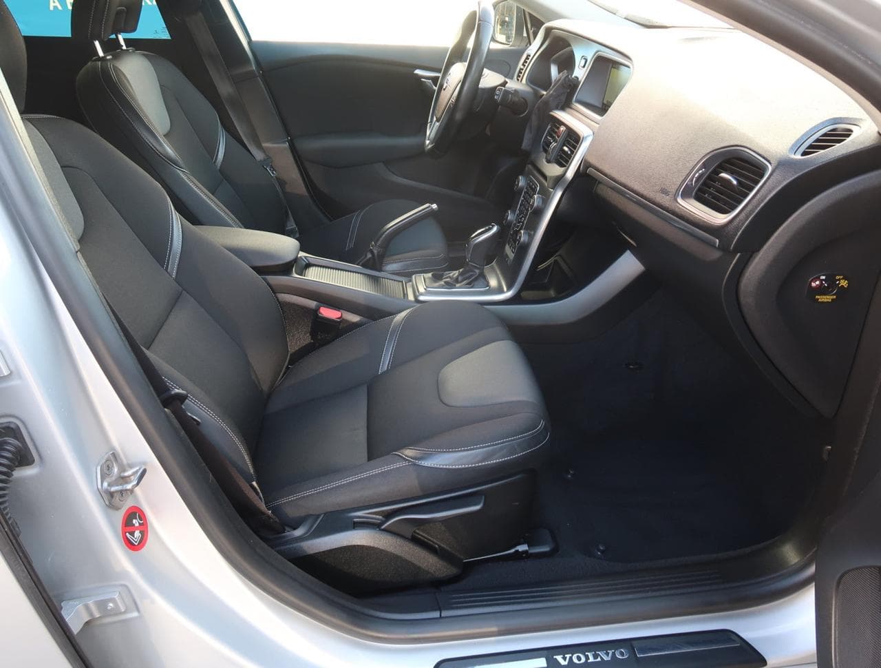 2016 Volvo V40 - 12