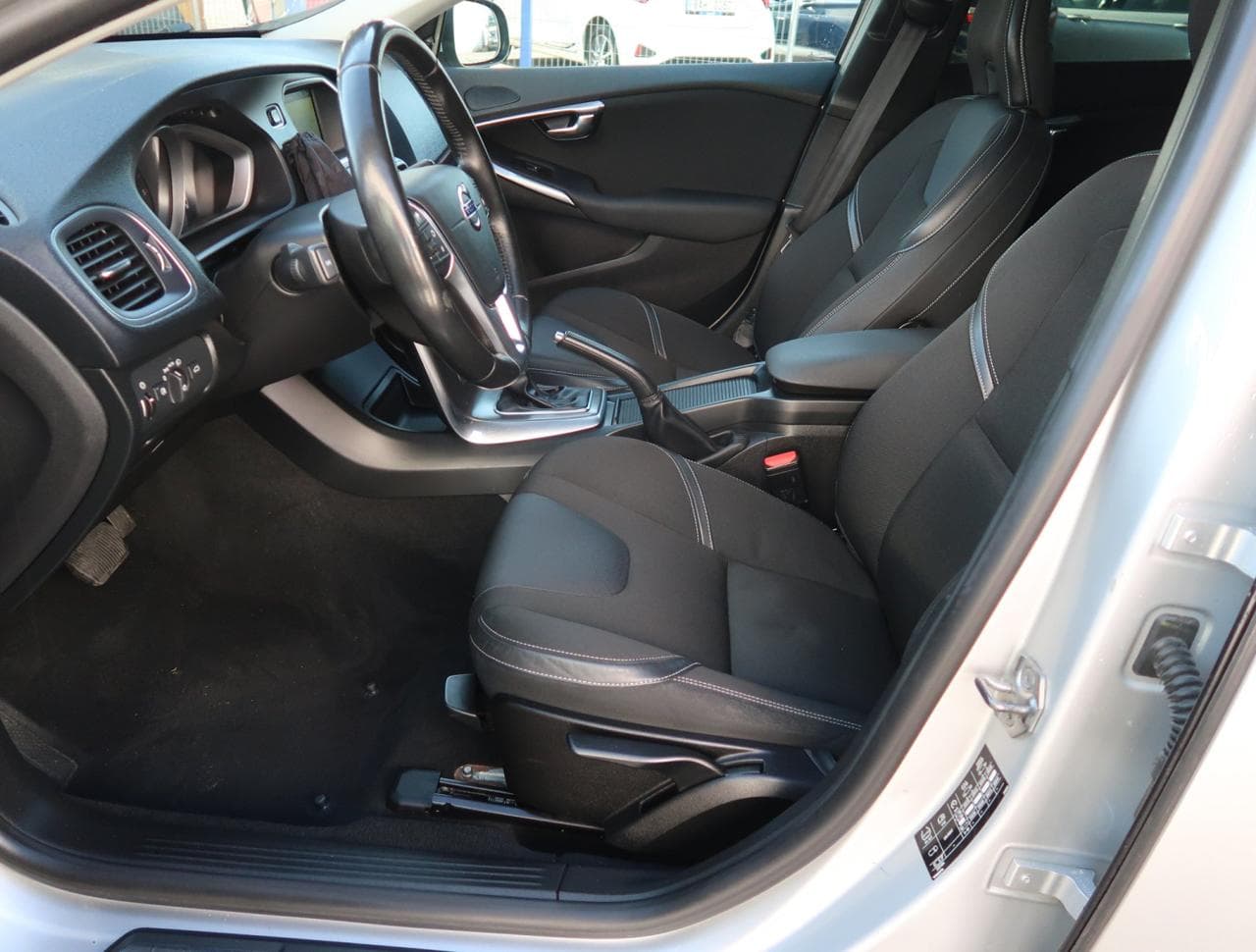 2016 Volvo V40 - 16