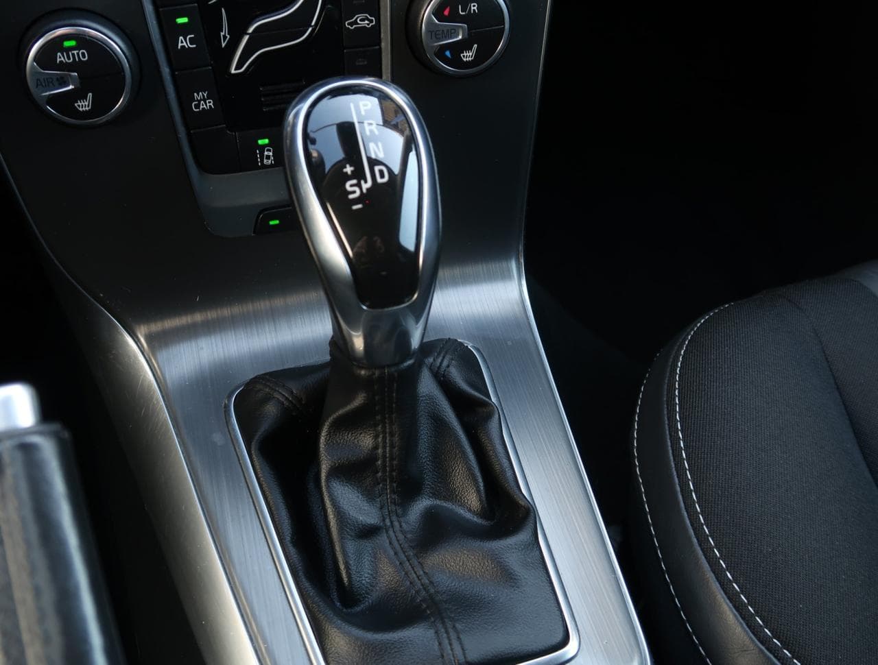 2016 Volvo V40 - 19