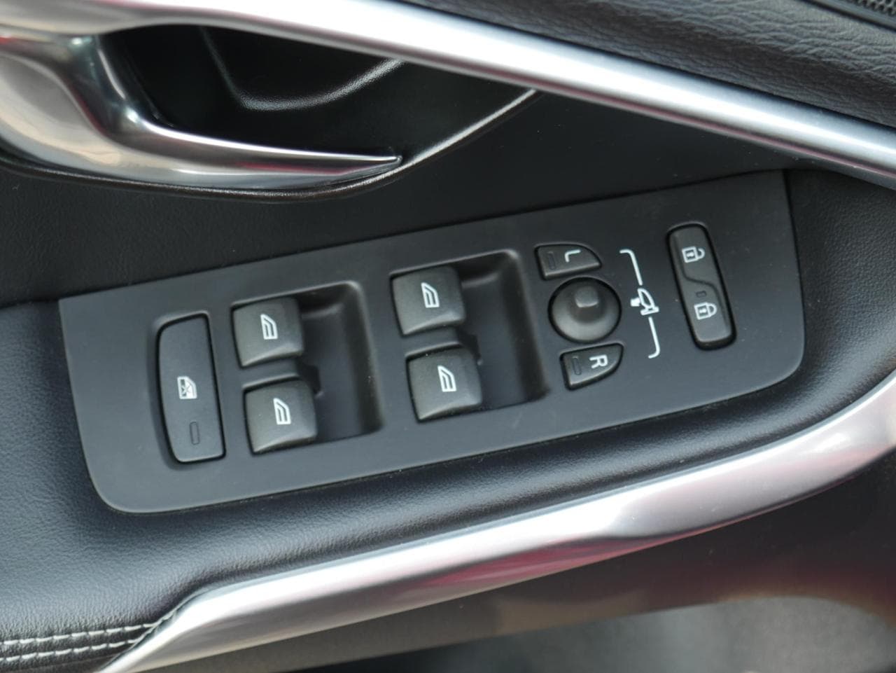 2015 Volvo V40 - 11