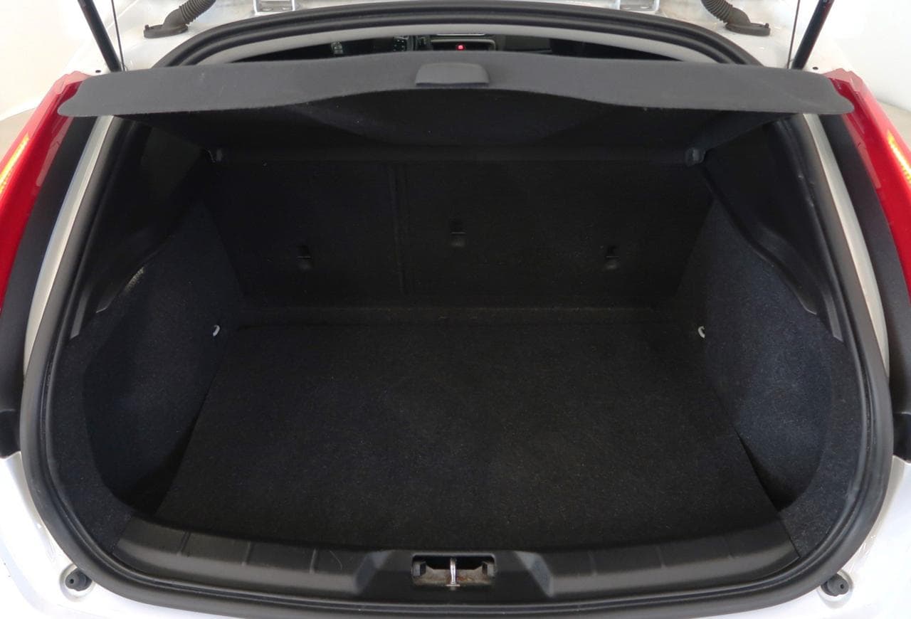 2015 Volvo V40 - 20