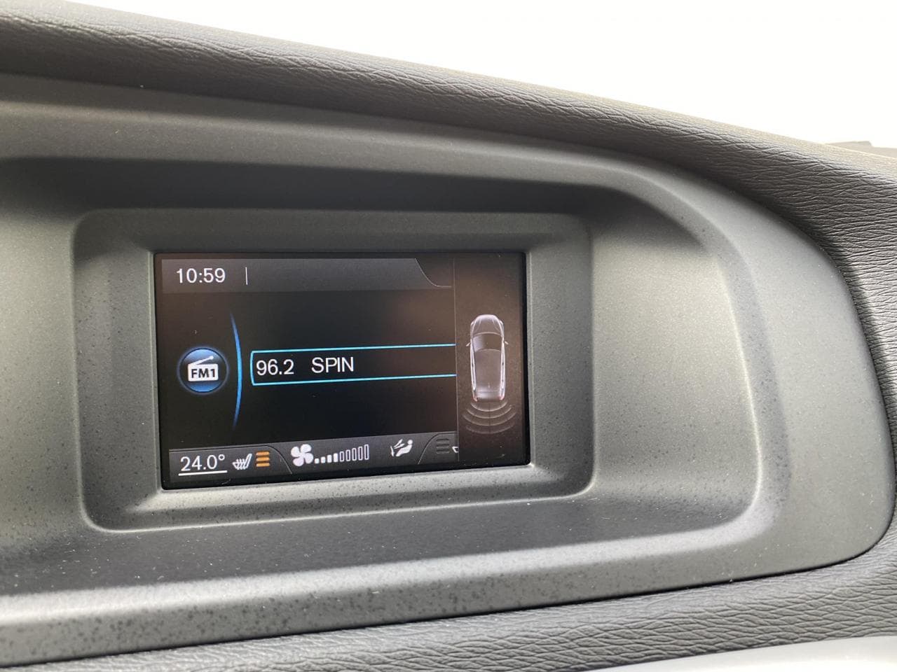 2016 Volvo V40 - 17