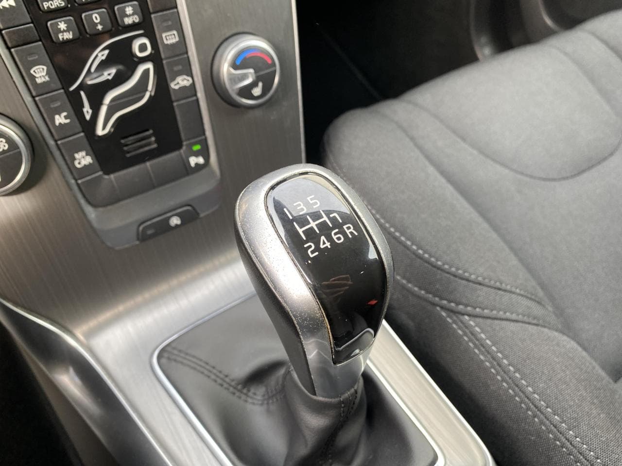 2016 Volvo V40 - 16