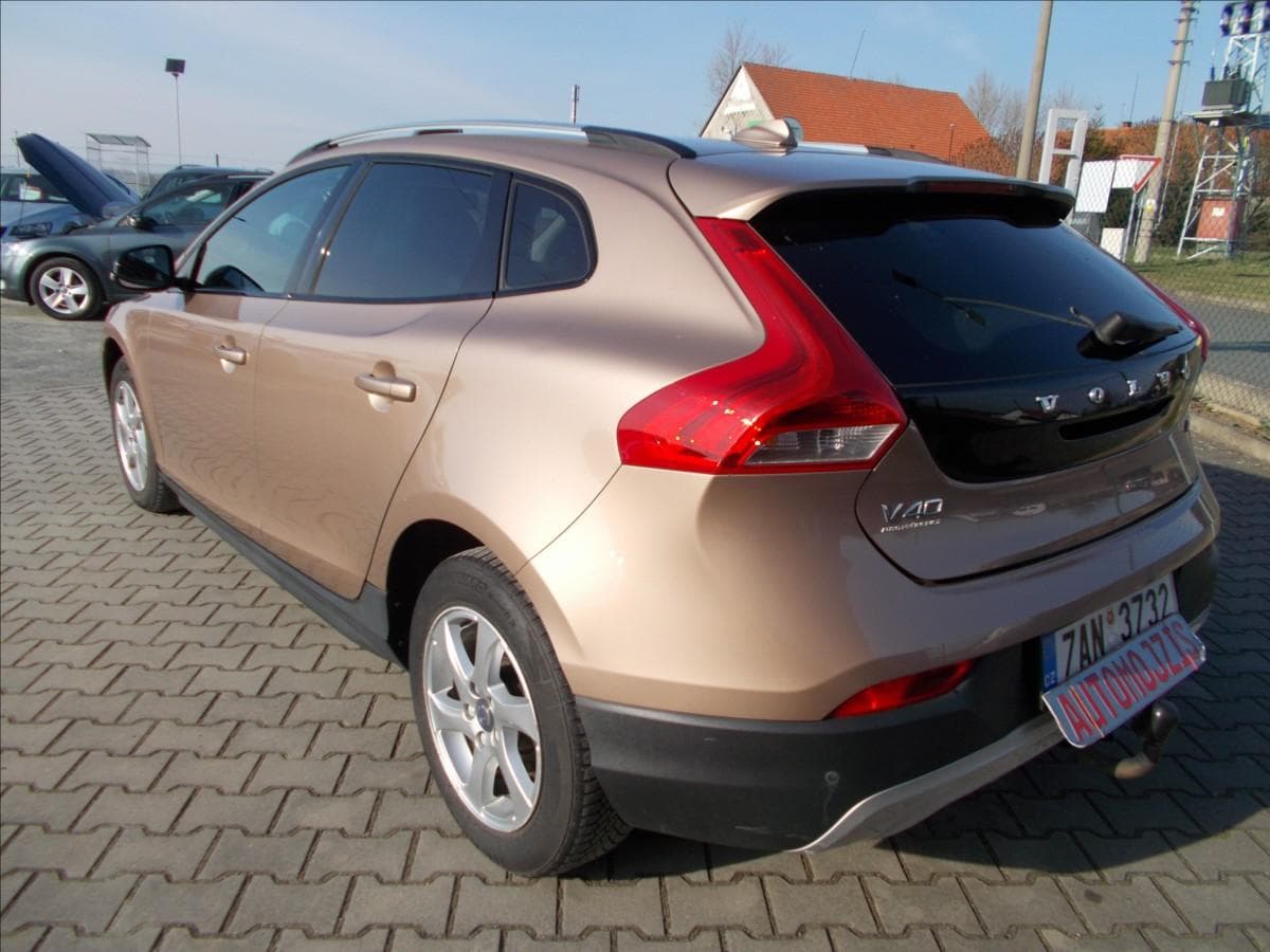 2015 Volvo V40 - 13