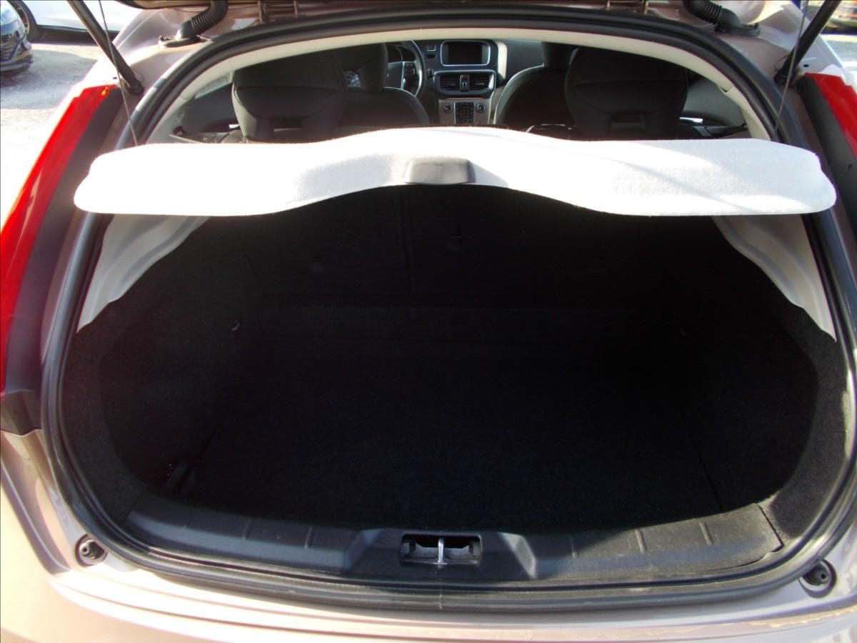 2015 Volvo V40 - 15