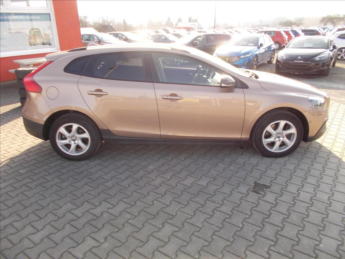 2015 Volvo V40 - 9