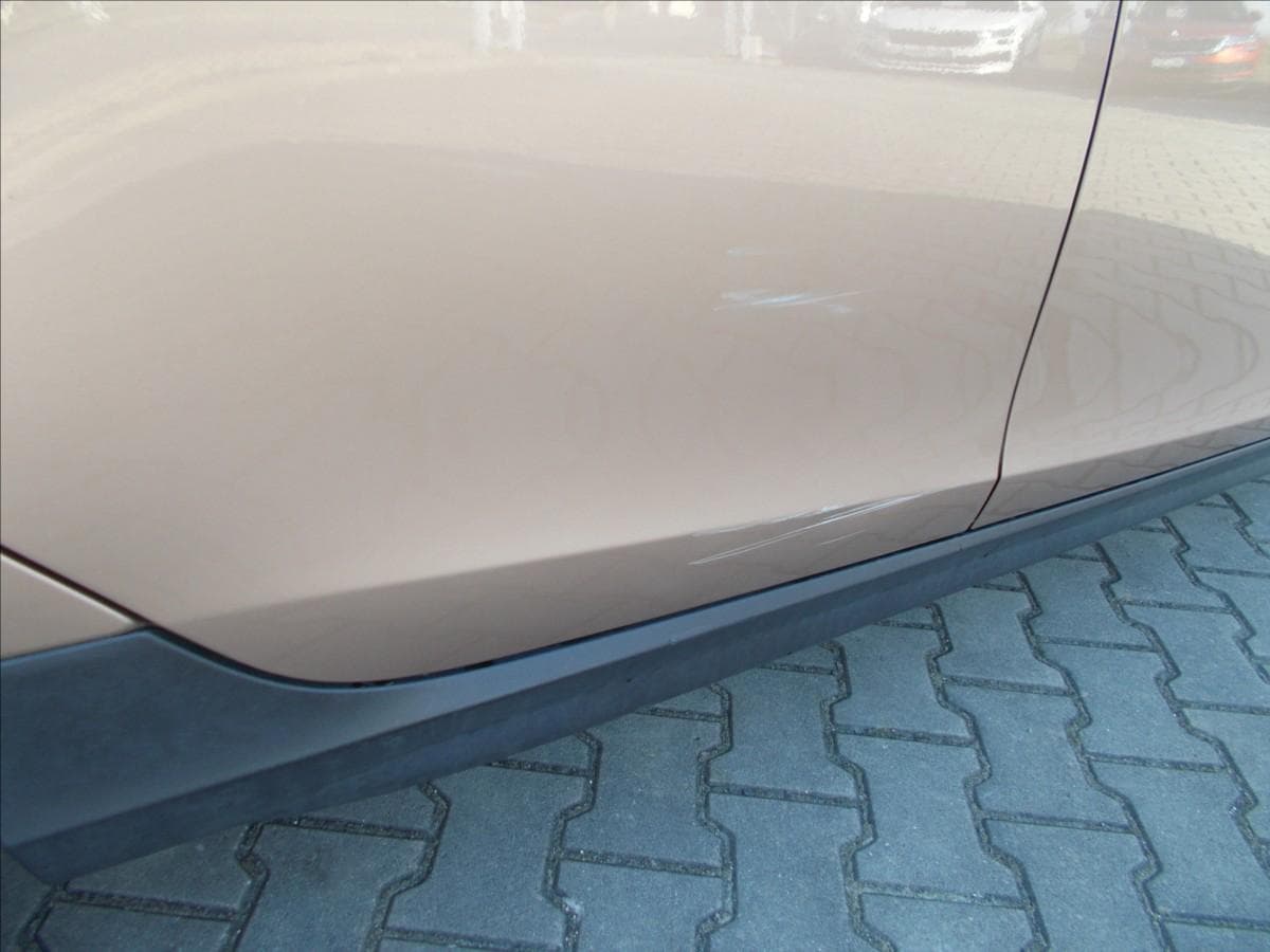 2015 Volvo V40 - 12