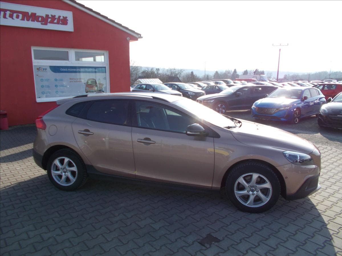 2015 Volvo V40 - 8