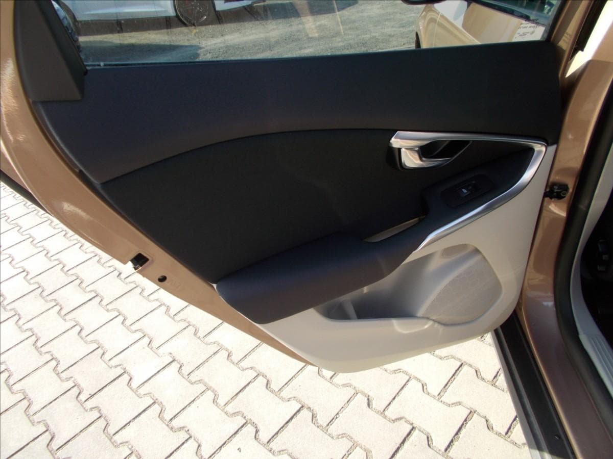 2015 Volvo V40 - 19