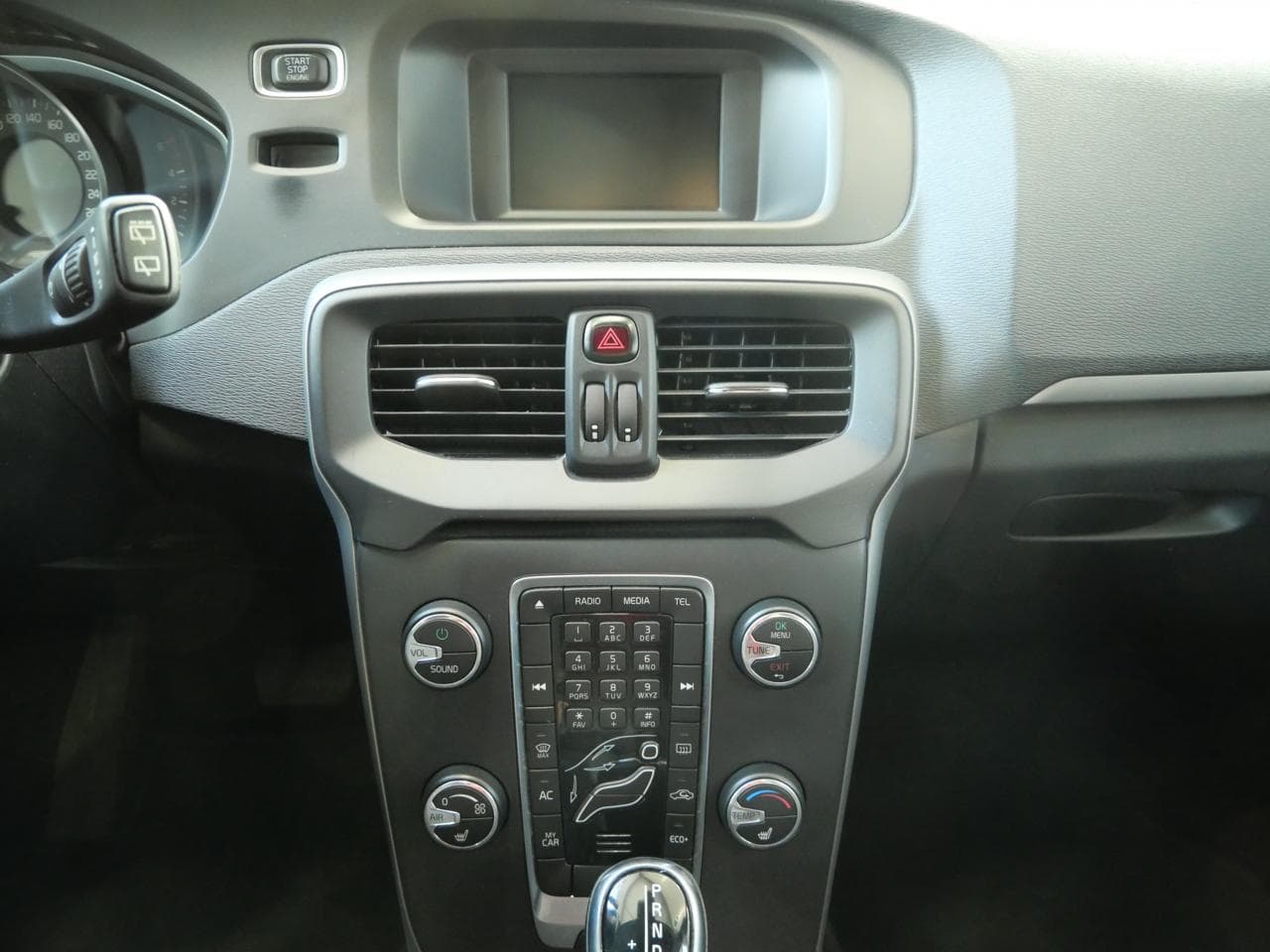 2018 Volvo V40 - 13