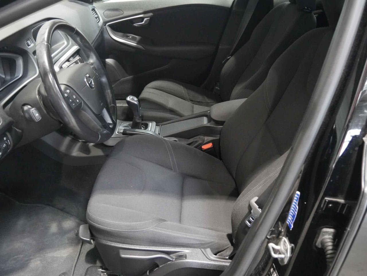 2017 Volvo V40 - 9